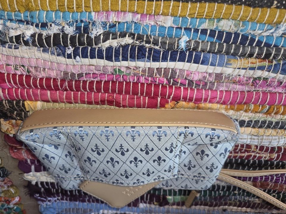 Muñequera Crazy Horse azul de Liz Claiborne con espejo usada en excelente estado Foto 3 de 4