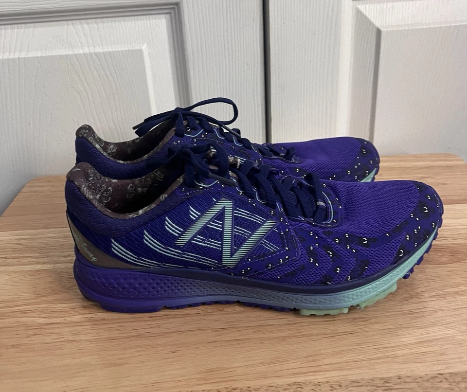 Женские кроссовки New Balance Disney Haunted Mansion размер США 9 - Изображение 3 из 4