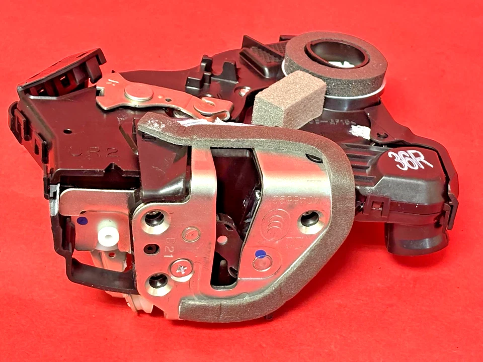 Atuador de trava de porta DLA268 para Toyota Corolla Sienna Matrix Camry dianteiro direito - Imagem 3 de 4