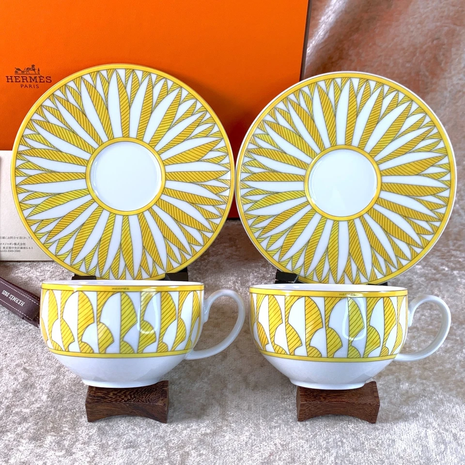 Taza de té y platillo Hermes Soleil d'Hermes 2 juegos de porcelana amarilla 2 juegos con caja Foto 2 de 4