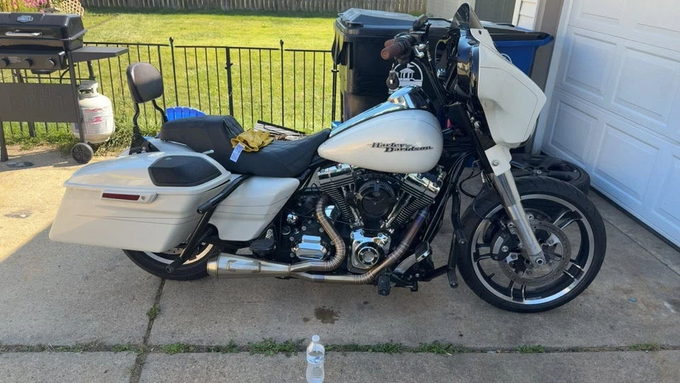 2012 Harley-Davidson Street Glide FLHX Exhaust  - Image 4 of 4