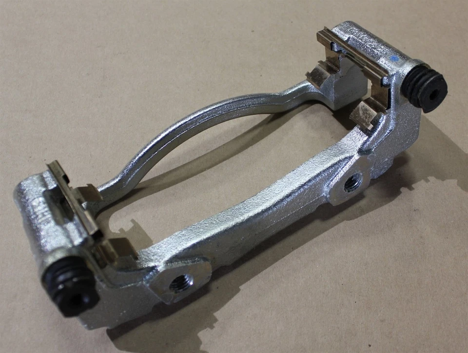 Lincoln Town Car 2003 soporte de pinza de freno BRBC26 delantero derecho Motorcraft nuevo en stock Foto 3 de 4