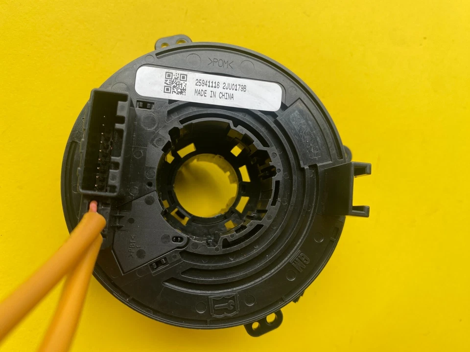 2009-2012 CHEVROLET TRAVERSE STEERING WHEEL CLOCK SPRING CABEL OEM 25941116 - Image 2 of 4