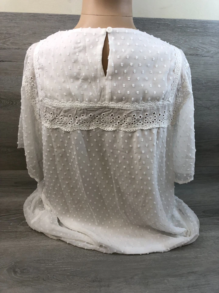 Blusa Cottagecore Feminina de Renda Extra Grande Branco Chiffon Ilhós Babado Curto Romântico - Imagem 2 de 4