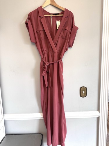 Forever 21 Women's Short Sleeve Vneck Jumpsuit Romper Size Medium NWT