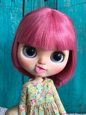WowJo custom Blythe with sculpted tongue - Simply Guava Neo Blythe - OOAK