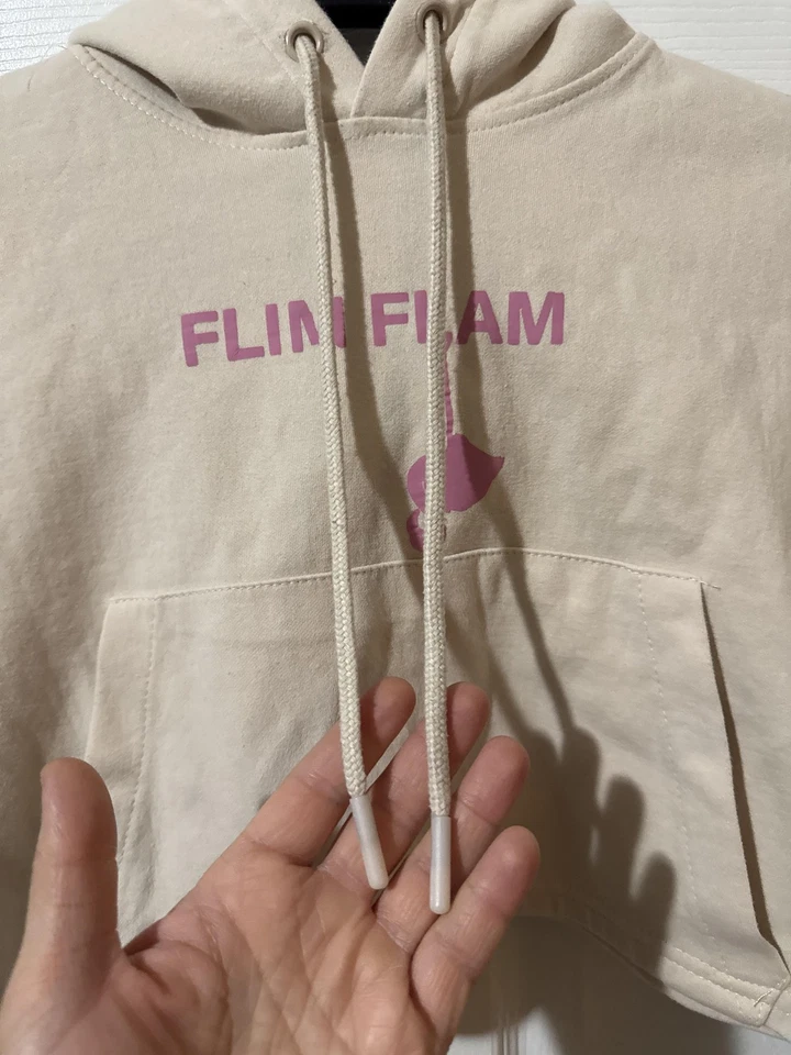 Bershka 连帽衫女式小号米色短 Flim Flam 图形袋鼠口袋 — 第 4/4 张图片