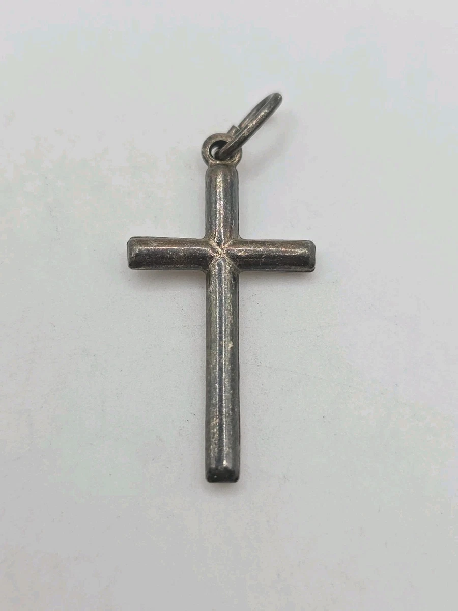 Vintage Sterling Cross Pendant In Vintage Designer Fine Necklaces