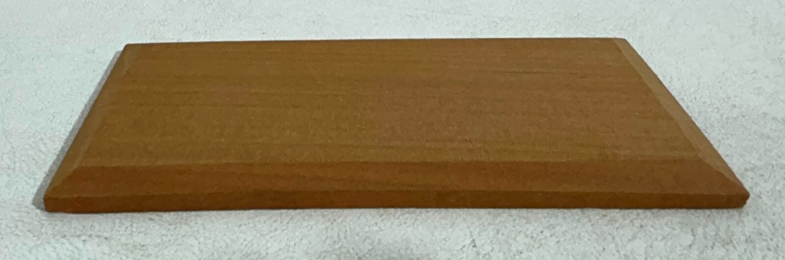 I136458 Basetta in legno per modellismo 1/43 - 14x7 cm
