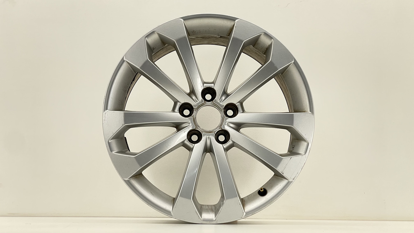 2013-2017 Audi Wheel 18” Inch Rim E-8,0x18h2 OEM #8R0601025AD