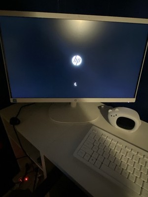 HP All-in-One Computer with White Keyboard and Mouse