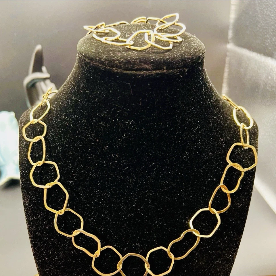 Una GRAN declaración, ¡pero cómoda! Juego de collar y pulsera artesanal relleno de oro de 14k Foto 3 de 4