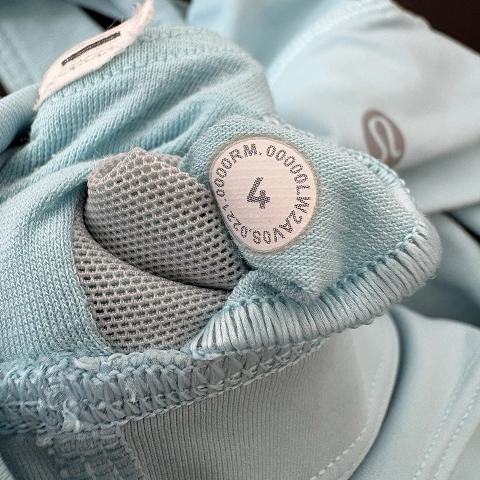 Sujetador Lululemon Energy para mujer talla 4 azul brillo estilo alineación cuello cuadrado corto Foto 4 de 4