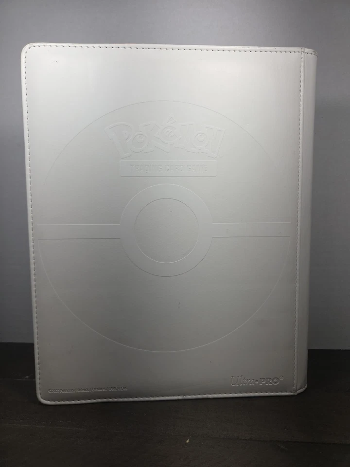 Pokemon Arceus Ultra Pro Carpeta Blanca con Oro (20) 9 Bolsillos Página Usado Foto 2 de 4