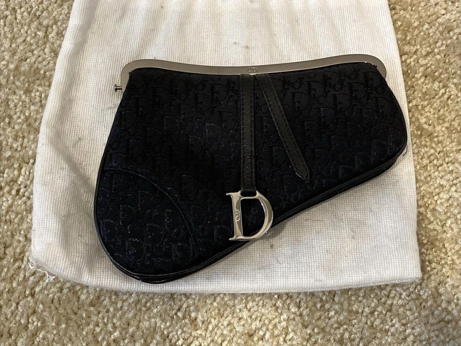 Mini sac selle trotteur noir Christian Dior charme sac bandoulière pochette
