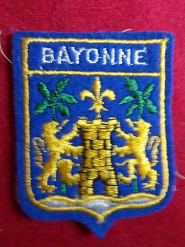 Embroidered patch, Bayonne, Atlantic Pyrenees (size 6.3 cm x 5 cm) 27