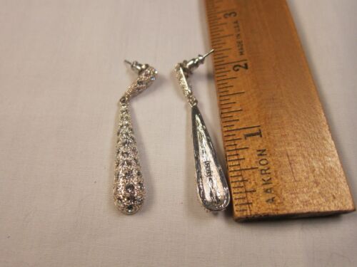 Beautiful vintage long dangle teardrop rhinestone pave earrings by Roman Mint! - Afbeelding 1 van 1