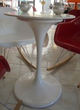 TAVOLO MODELLO TULIP CON RIPIANO IN MARMO D.60