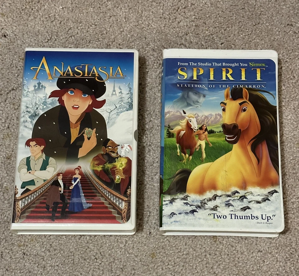 LOT Mickey Mouse Christmas VHS (2) + Anastasia, Hunchback, Pooh, Oliver - Disney - Image 3 of 4