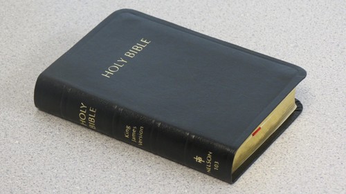 Holy Bible - The Smallest Bible Thomas Nelson 103 Black Leatherflex, gold pages - Foto 4 di 10