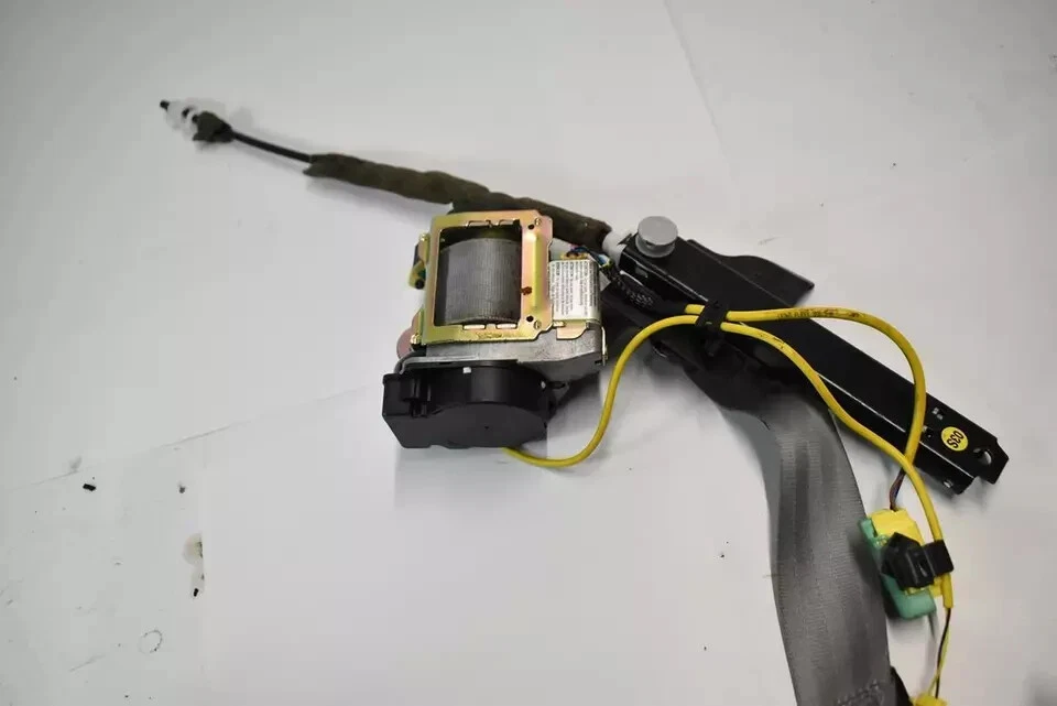 04-05 Volkswagen Phaeton Front Left Driver Side Seat Belt Gray OEM - Image 4 of 4