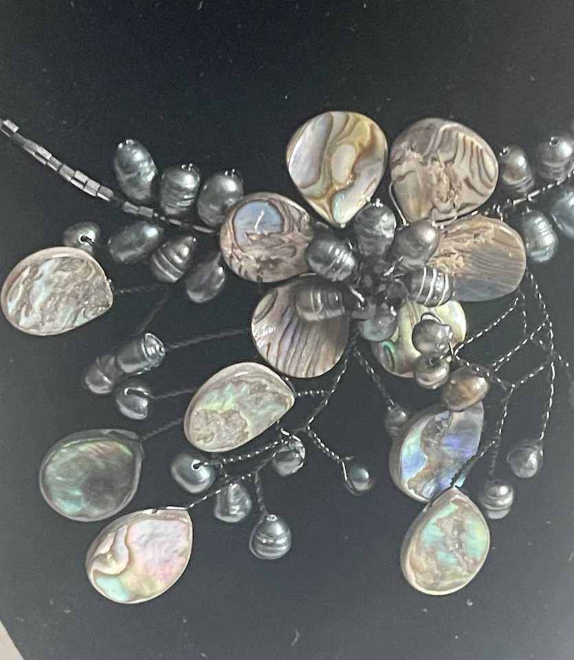 Precioso collar envolvente gargantilla con perlas con concha de flores de abulón de pavo real Foto 3 de 4