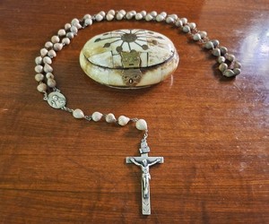 Job Vintage Job\'s Tears Rosary Beads St.‎ Jude & Blessed Sacrament Medals Creed main image 0