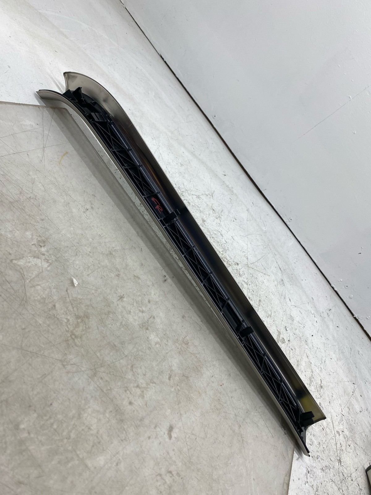 2013-2018 BENTLEY FLYING SPUR OEM FRONT RIGHT SILL SCUFF PLATE 3W4863382P