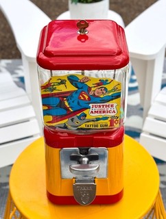 Nice 1960's Oak Acorn 1 Cent Justice League Batman Superman Gumball Machine
