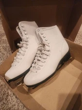 Figure Ice Skates Womans White Size 8 Brand Name VIC Vintage 90's