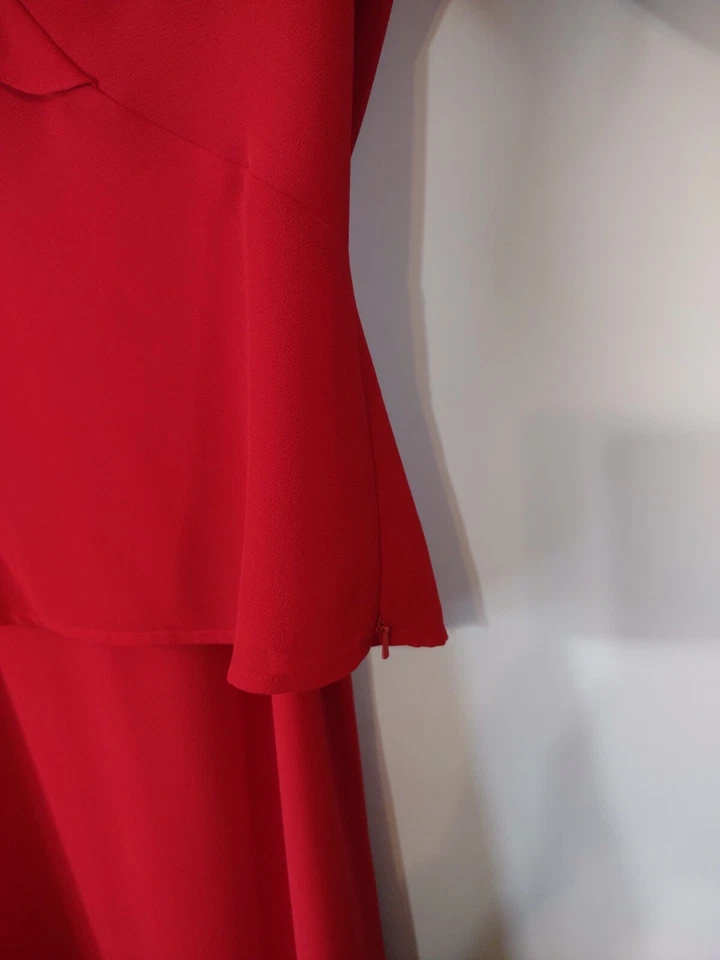 Precioso Traje Maxie Falda/Blusa Dos Piezas Cynthia Howie Rojo Cereza, Talla 10 Foto 3 de 4