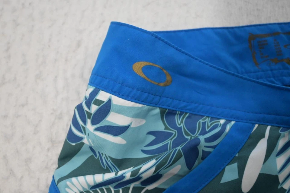 Oakley Board Shorts Floral Performance Swim Wear Womens Size 6 - Image 3 of 4