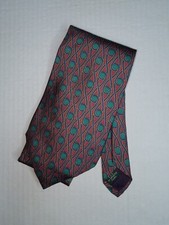 SAKS FITH AVENUE men's tie 100% Silk Made in USA