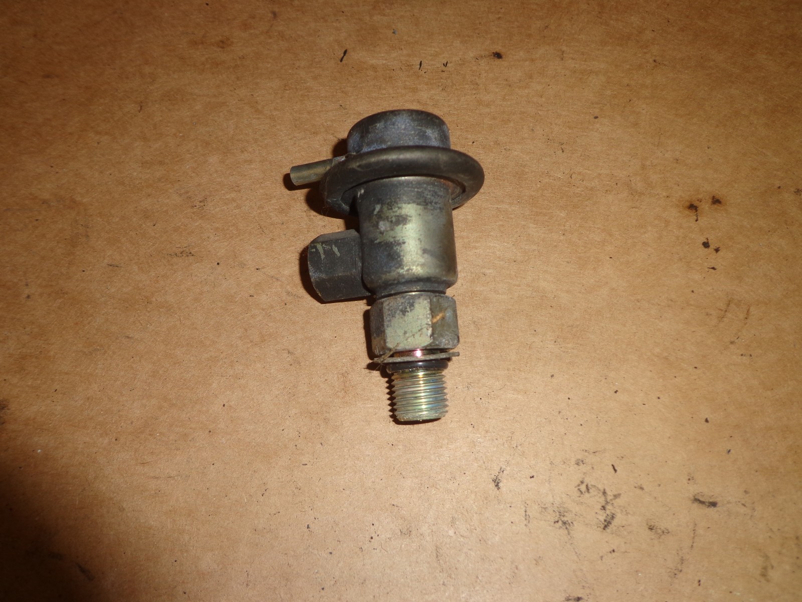 Toyota Supra MK3 1986.592 Fuel Pressure Regulator 2328042010 OEM 7MGE/7MGTE Picture 3 of 12