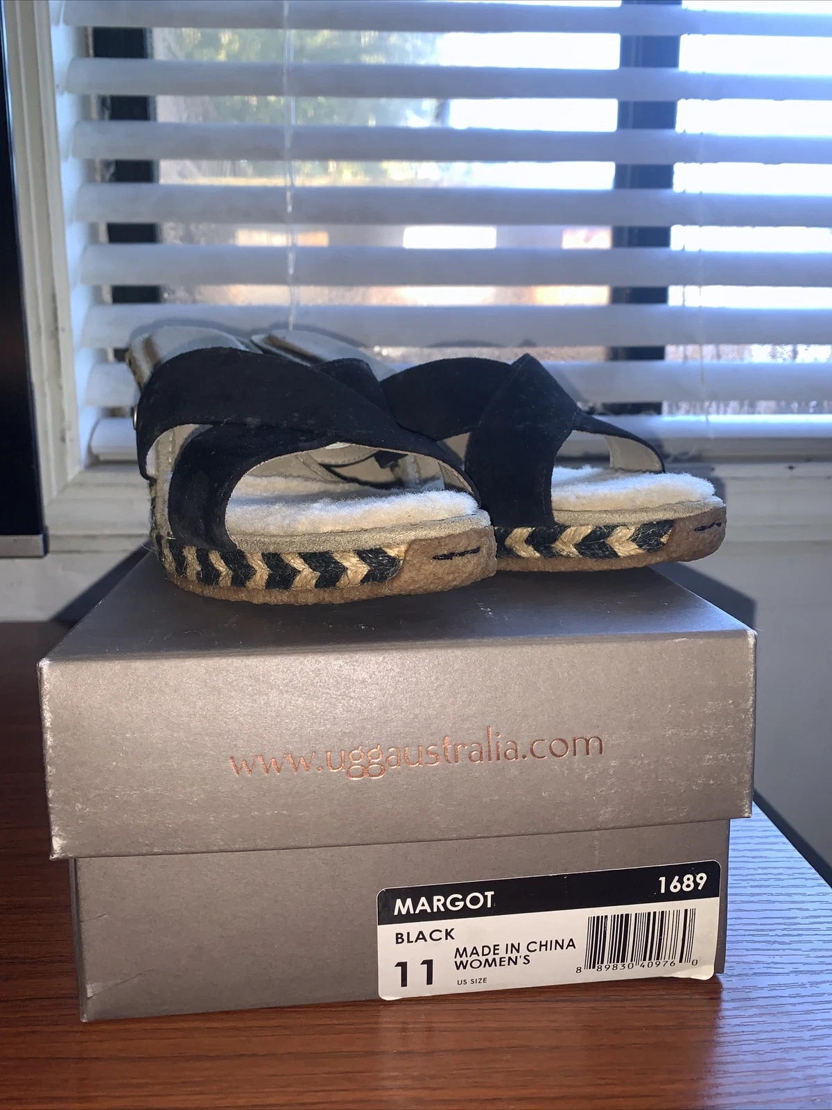 Ugg Australia Margot # 1689 taglia 11 M 42 sandali slide plateau scamosciati neri