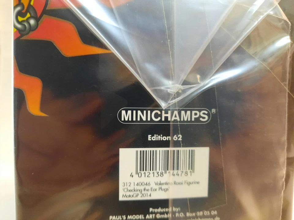 Minichamps Rossi Figurine Checking The Ear Plugs MotoGP 2014 1/12 312140046 - Image 2 of 2