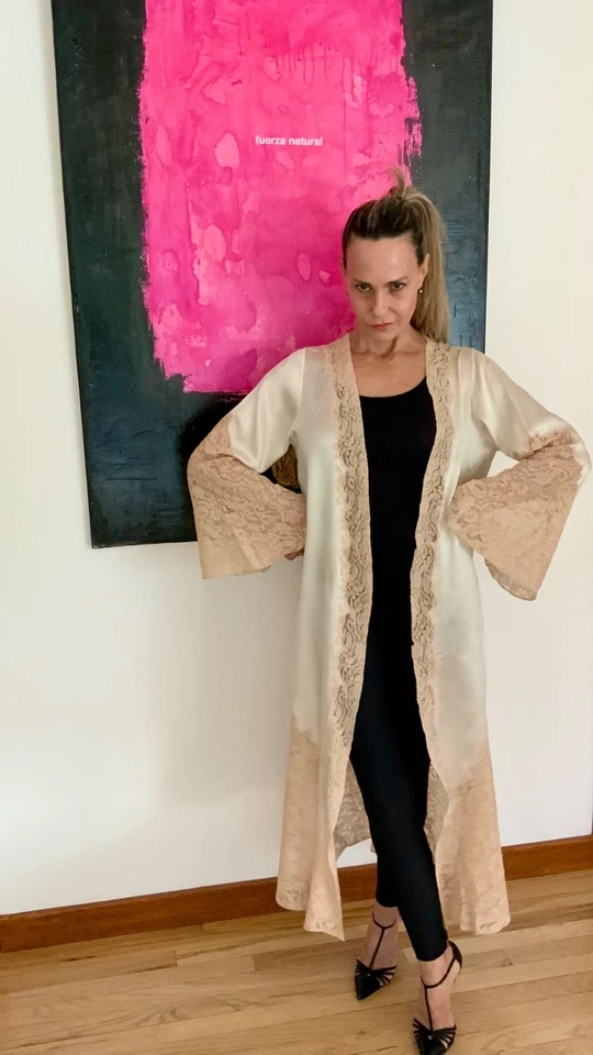 Bata de seda pura y encaje de 1930 - Marfil antiguo peignoir con mano - Lujo vintage Foto 2 de 4