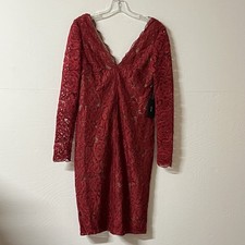 Vera Wang Red Lace Long Sleeve Double V-Neck Cocktail Dress Size 2 Holiday