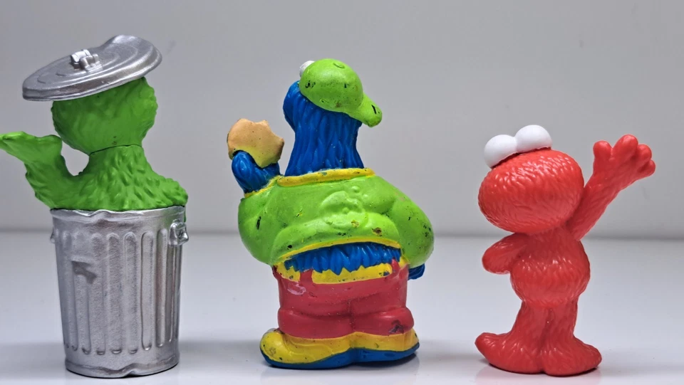 Sesame Street Garage Playset 3x Figures Cookie, Elmo, Monster Cookie & Oscar - Image 4 of 4