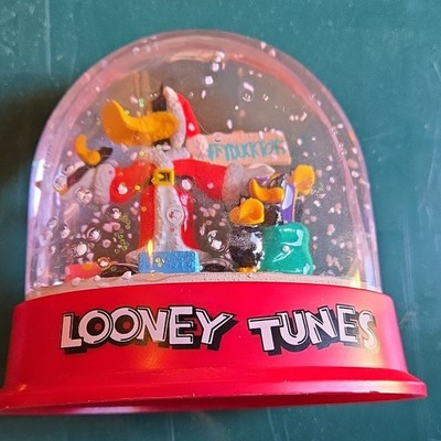 Warner Bros. Looney Tunes Daffy Duck Christmas Snow Globe 1996