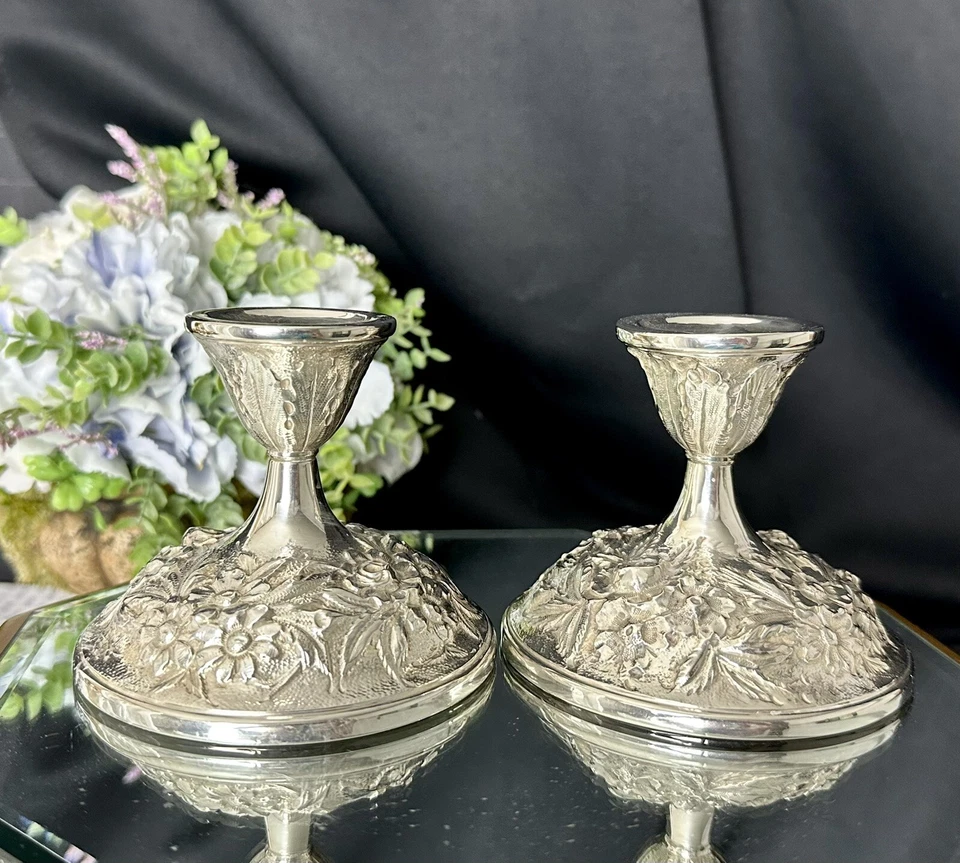 Candelabros Kirk & Son Sterling .925 candelabros reposados perseguidos a mano - 2 Foto 2 de 4