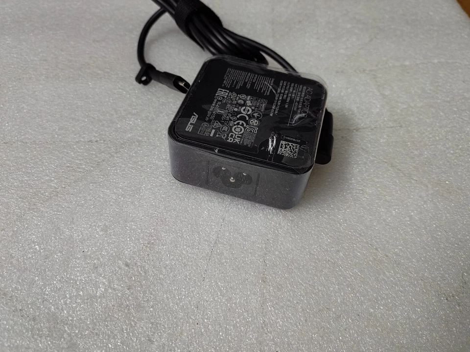 Adaptador Original Para ASUS Vivobook 16 M1607 M1607KA 20V 3.25A AD10380 TIPO C 65W Foto 3 de 4