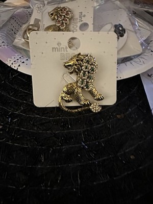 Lion Brooch with Faux Turquoise 