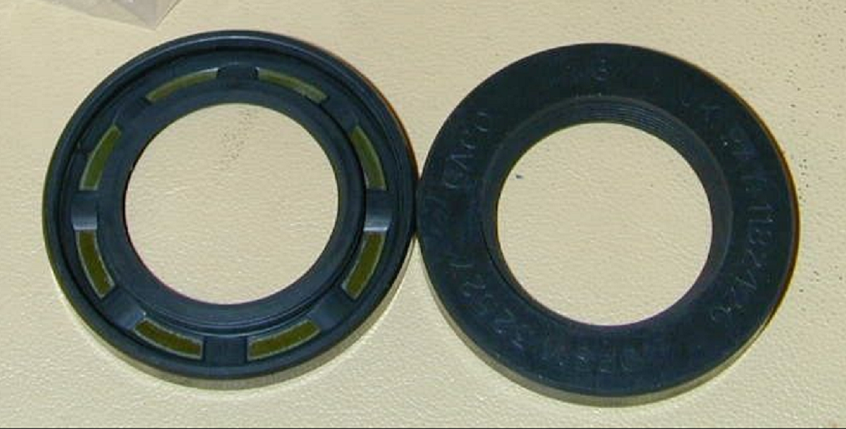 2 OIL SEALS:Harley Davidson FXR FXRT Inner Primary Transmission