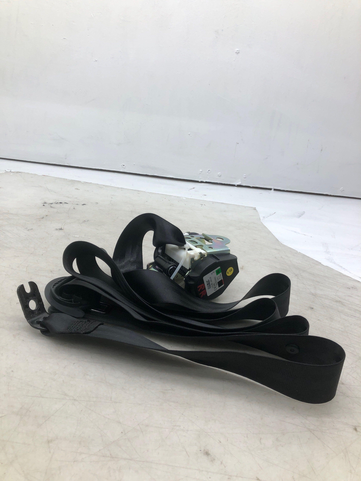2016-2020 BENTLEY BENTAYGA REAR RIGHT PASSENGER SIDE SEAT BELT RETRACTOR BLACK