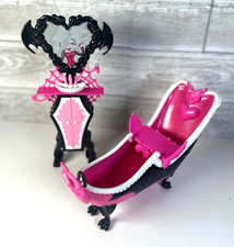 Monster High Draculaura Powder Room Playset 2...