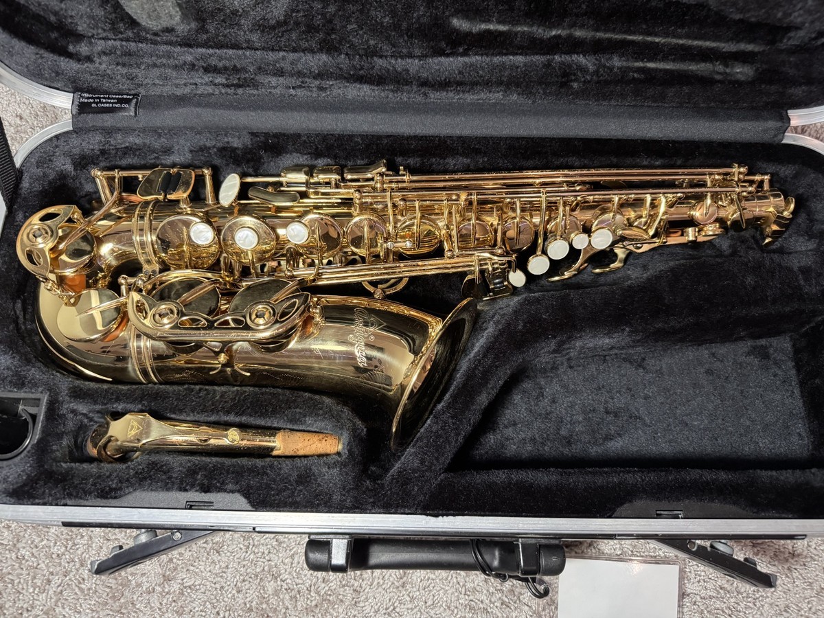 Antigua Winds Alto Saxophone AS3220 Gold Lacquer, Great Condition