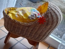 puppenwiege mit Himmel aus Rattan und Holz, mit Himmel und Bettwäsche