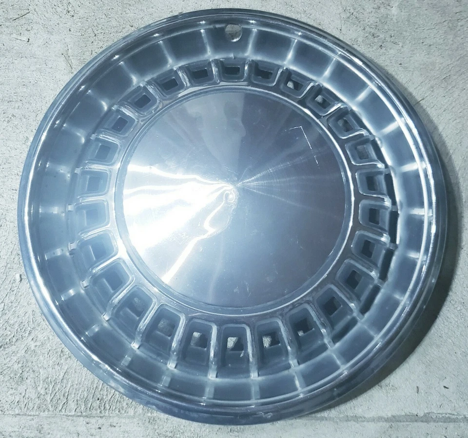 1x Cubierta de rueda tapacubos vintage OEM 1970 Chrysler 1971 Plymouth Fury Satellite 15" Foto 2 de 3