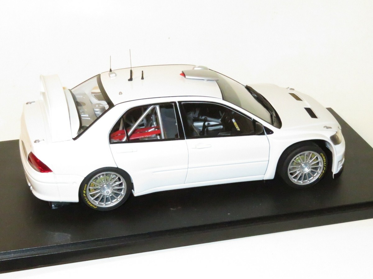 AUTOart 三菱ランサーWRC05(Plain Body Version) 1/18 AUTOart Racing Mitsubishi Lancer WRC05 Plain Body